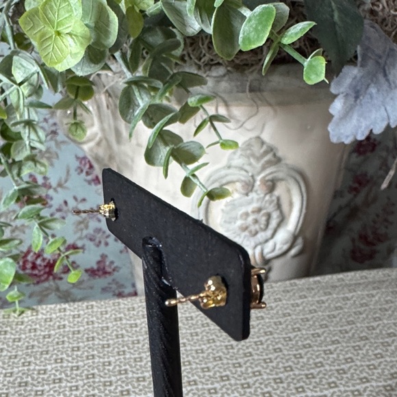 Stainless Steel Emerald Green Stud Earrings - Picture 3 of 3